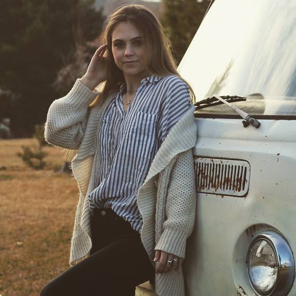 Meet your Posher, Mia - Picture 1 of 1